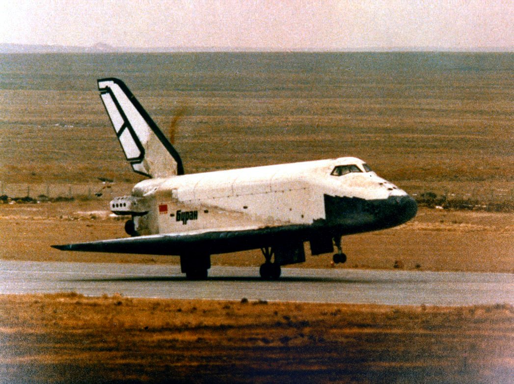 La salle de contrôle découvrira une Bourane avec un arrière-train carbonisé, mais encore entier. Les roues de Bourane touchèrent le sol à 9h24 heure locale, concluant ce vol certes court, mais chargé en rebondissements et surprises...