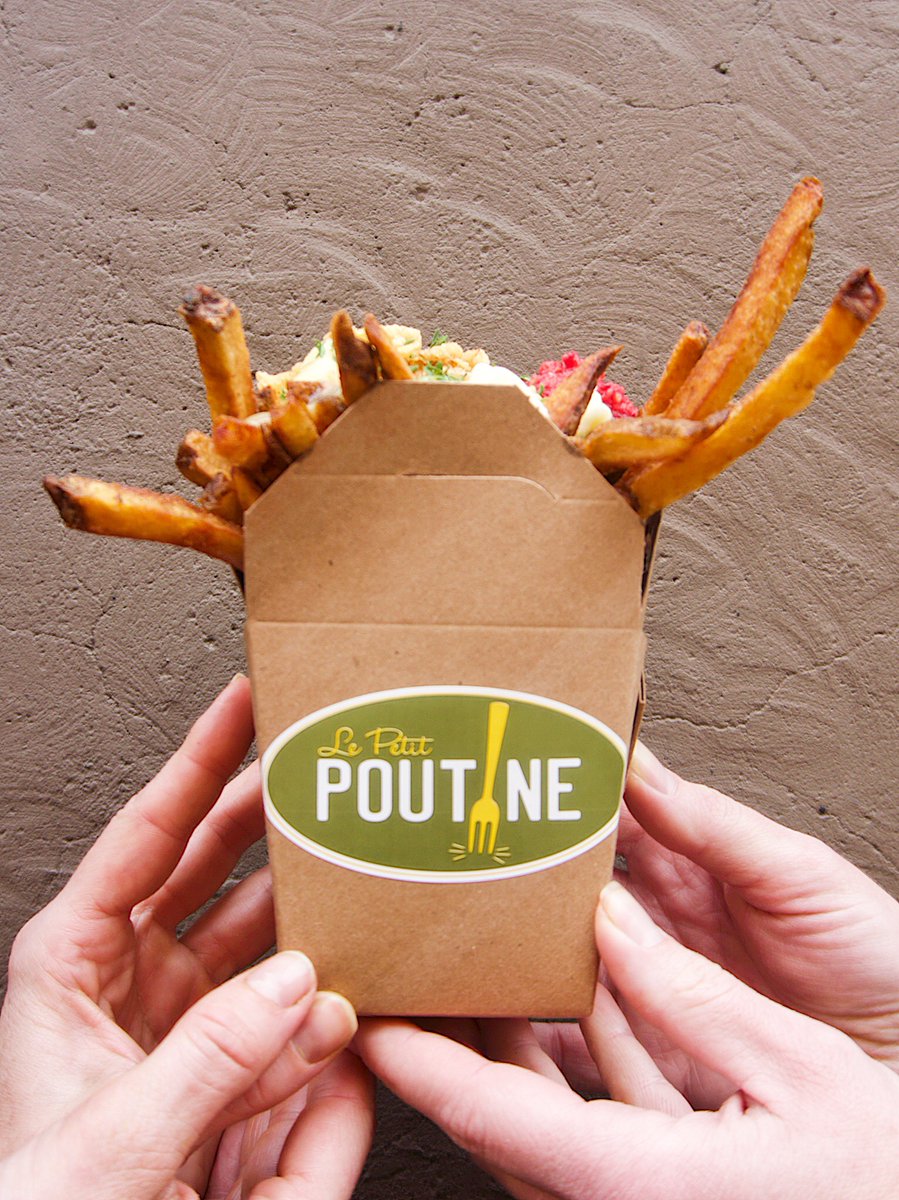 petitpoutinerie's tweet photo. Brave the wind because our Thanksgiving Poutine is worth it! Roasted turkey, orange-cranberry relish and crunchy stuffing.
At Brighton Farmers Market from 9a-1p.
#brunch #ROC #foodtruck #poutine #cheesecurds #foodtrucklife #forkyeah #brighton #farmersmarket #poutineroutine https://t.co/mPqOaIFmJw