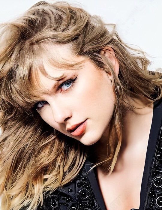 TayIorVoteStats's tweet photo. WHO WANTS STATS’ UPDATE OF AOTY? 

Let me see those RTs! 

After this tweet hit 500 RTs, I will share! 

— I’m voting for “Taylor Swift” for Artist of the Year at the #AMAs https://t.co/2OBouvavuN