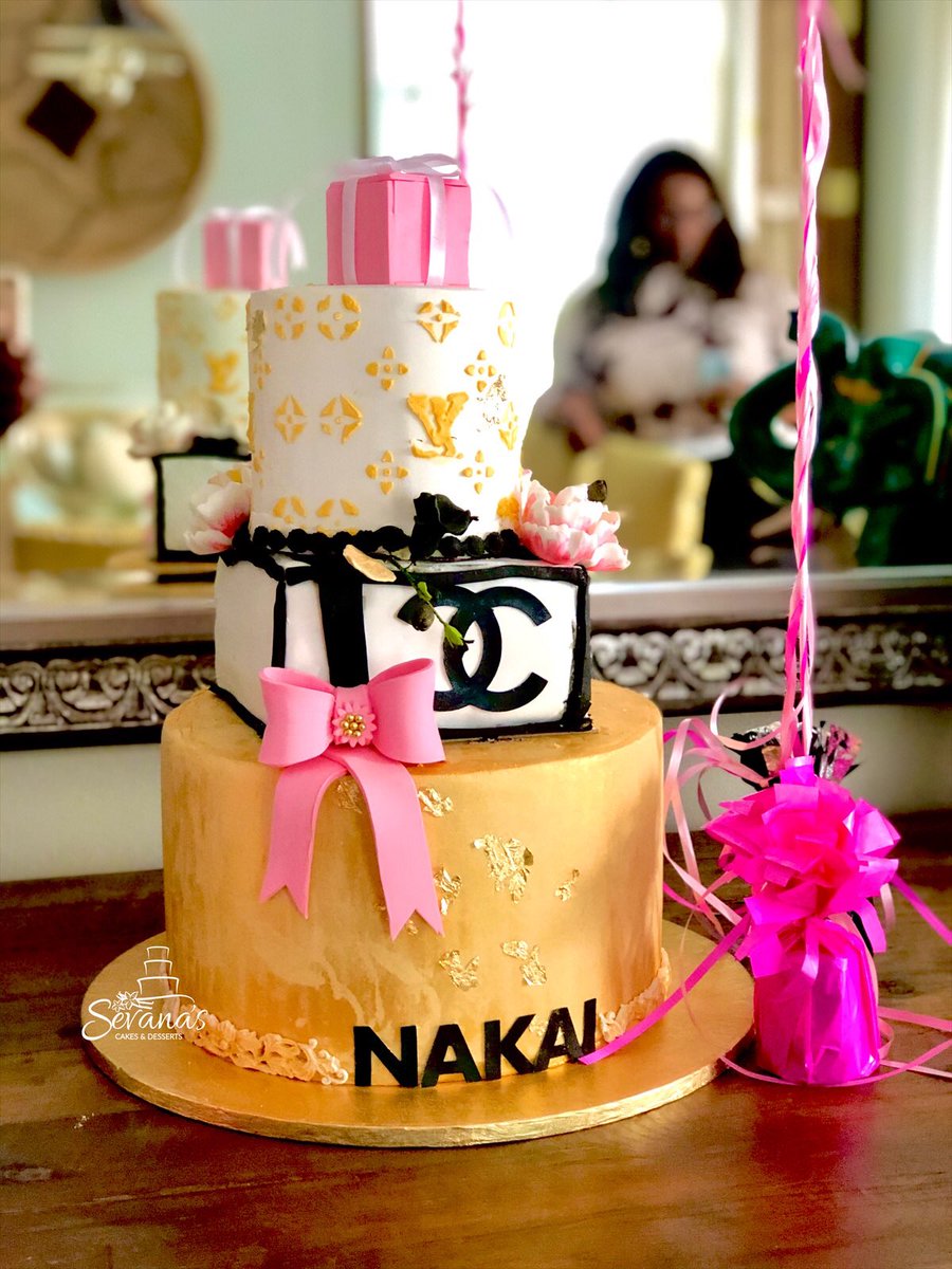 SevanaCakes's tweet photo. Life is beautiful, let's spend it with the ones we love and celebrate each and every moment we have with them. 
Let's celebrate together! 
Whatapp us on 0775479101  
@iMisred #redmarketsunday https://t.co/Eomrq8wonY