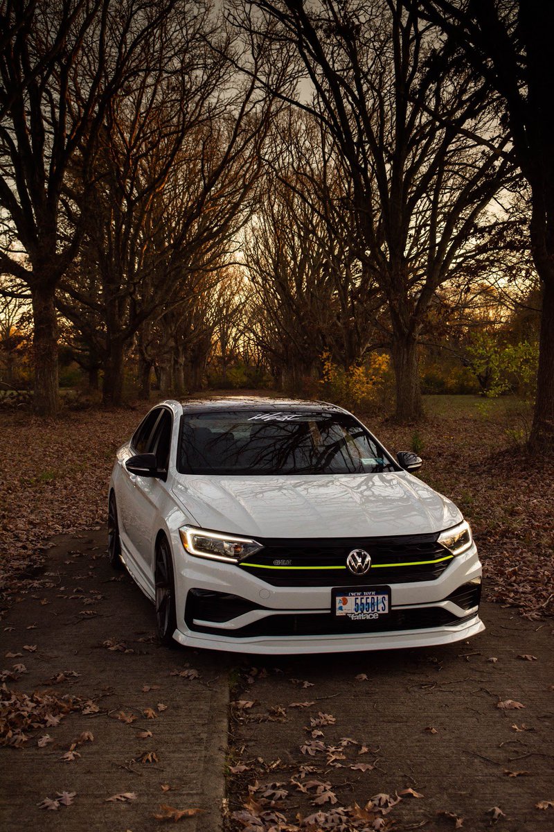 alyyyssax3's tweet photo. Fall Vibes anyone? #vw #gli #vr6 #vwgli #vwvr6 #vdub https://t.co/mwUI4eD57j