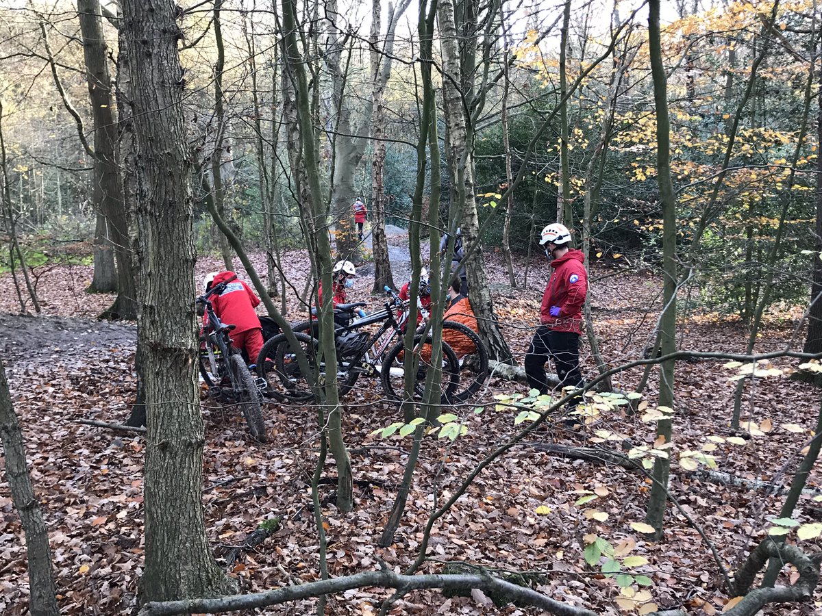 HVMRT's tweet photo. Shortly after AM training, @HVMRT received a request from @YorksAmbulance to assist an injured mountain biker in #Middleton #Leeds who had a knee injury after they crashed into a tree and dismounted. Team CASCARE medics attended the gentleman, administered pain relief and...(1/2) https://t.co/AkqCGYVd4D