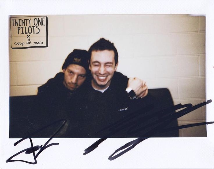 jade_rs25's tweet photo. @toplives1 1
I’m voting for twenty one pilots for Favorite Artist – Alternative Rock at the #AMAs https://t.co/K5UPdm1IBD https://t.co/am7YCq9H8q