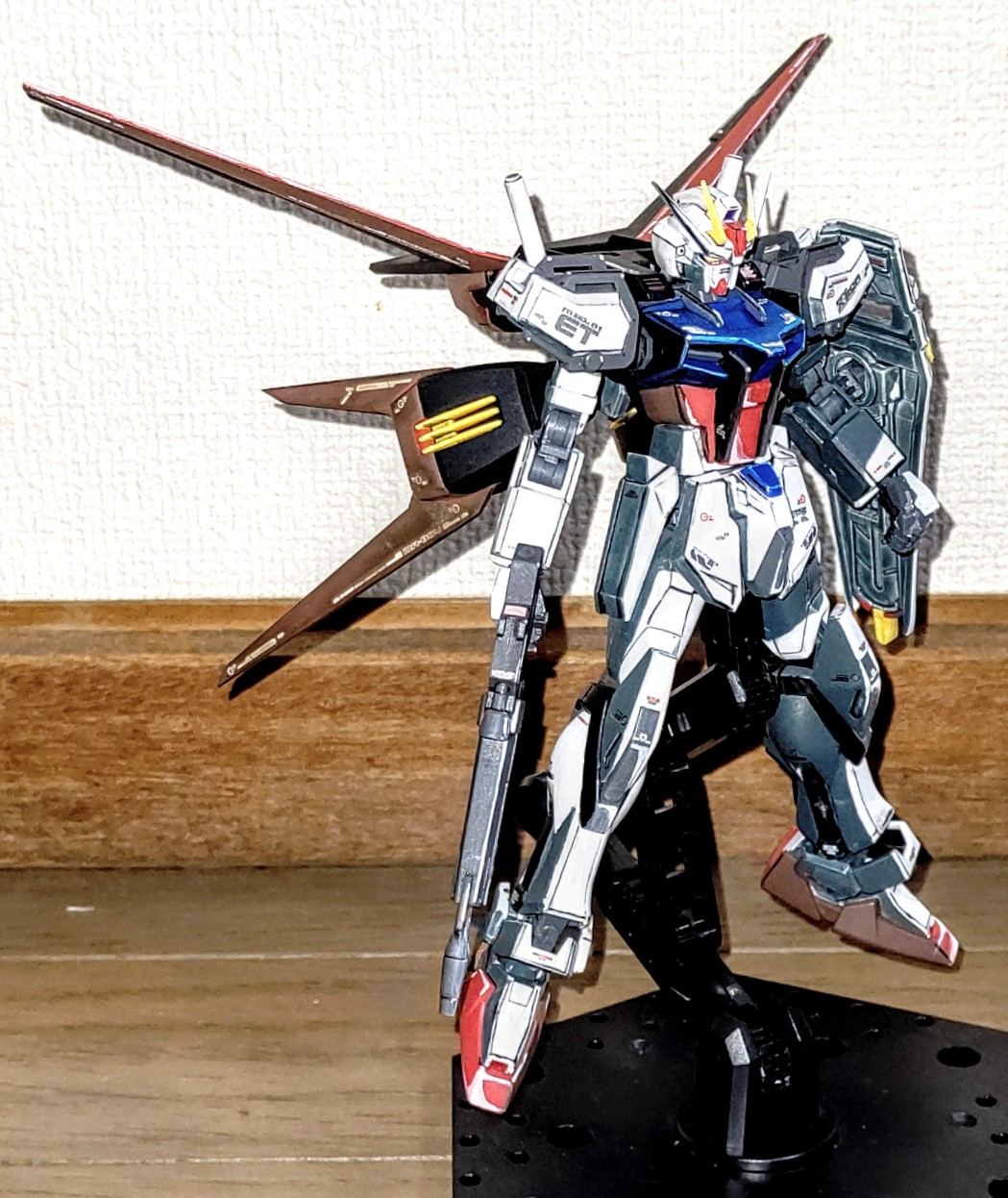 Zxshige エールストライクの 手書きイラスト風アニメ塗りですが 全体にトップコートして これでいちお出来上がりとします ほぼ初めてでしたが 反省点ばかりですね エールストライクガンダム アニメ塗り Hg T Co V0at4dbhez Twitter