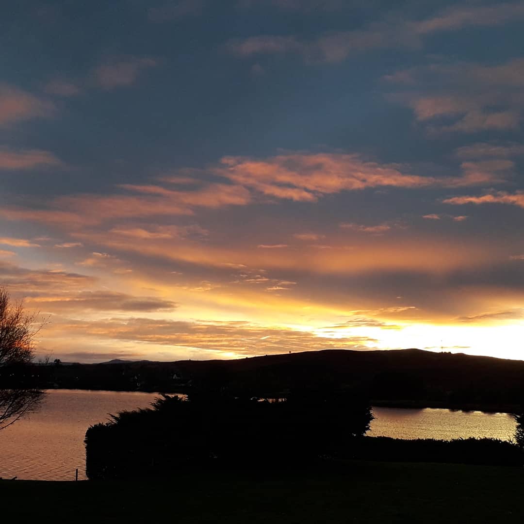 LairgLochview's tweet photo. Sunset in the garden https://t.co/UjFXSKurtJ