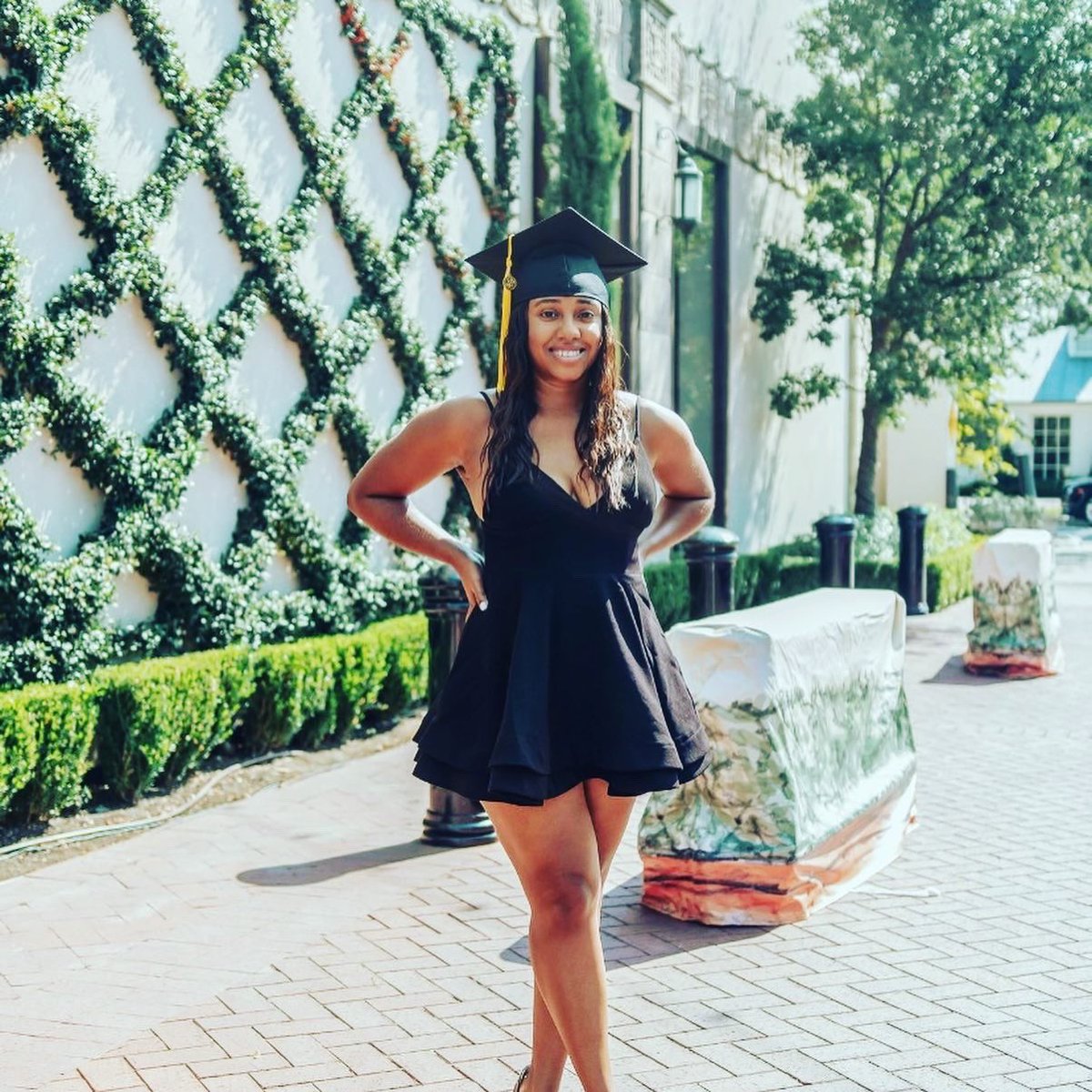 _Le3lee_'s tweet photo. Thanking God for his many blessings. Officially Mastered🎓

MPH Graduate 💓 https://t.co/7e1uWUo67Y