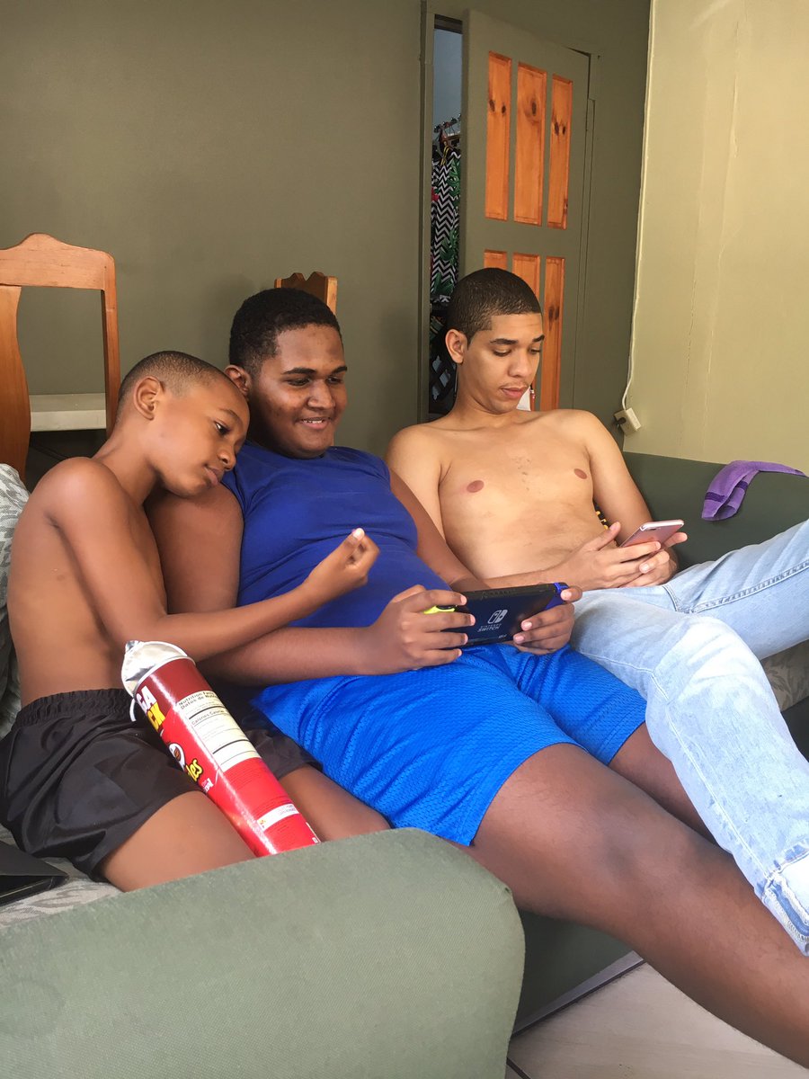 cindy_eligon's tweet image. 🌺Love is Lovely 💋 Busy wkend 😄 Spending Sunday with the fam🤗  We good over here😁 #myoldhome #liming #laughter #food