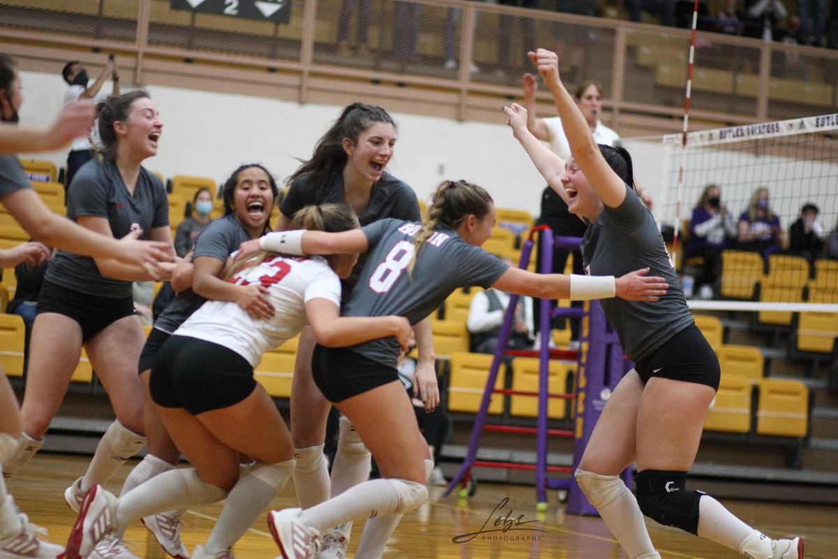 lobz922's tweet photo. Huron Tigers Volleyball state championship game tonight at 7:30 vs. Independence @ Butler HS...get there! LET’S GO TIGERS!! #htvb https://t.co/GeQxDot2wr