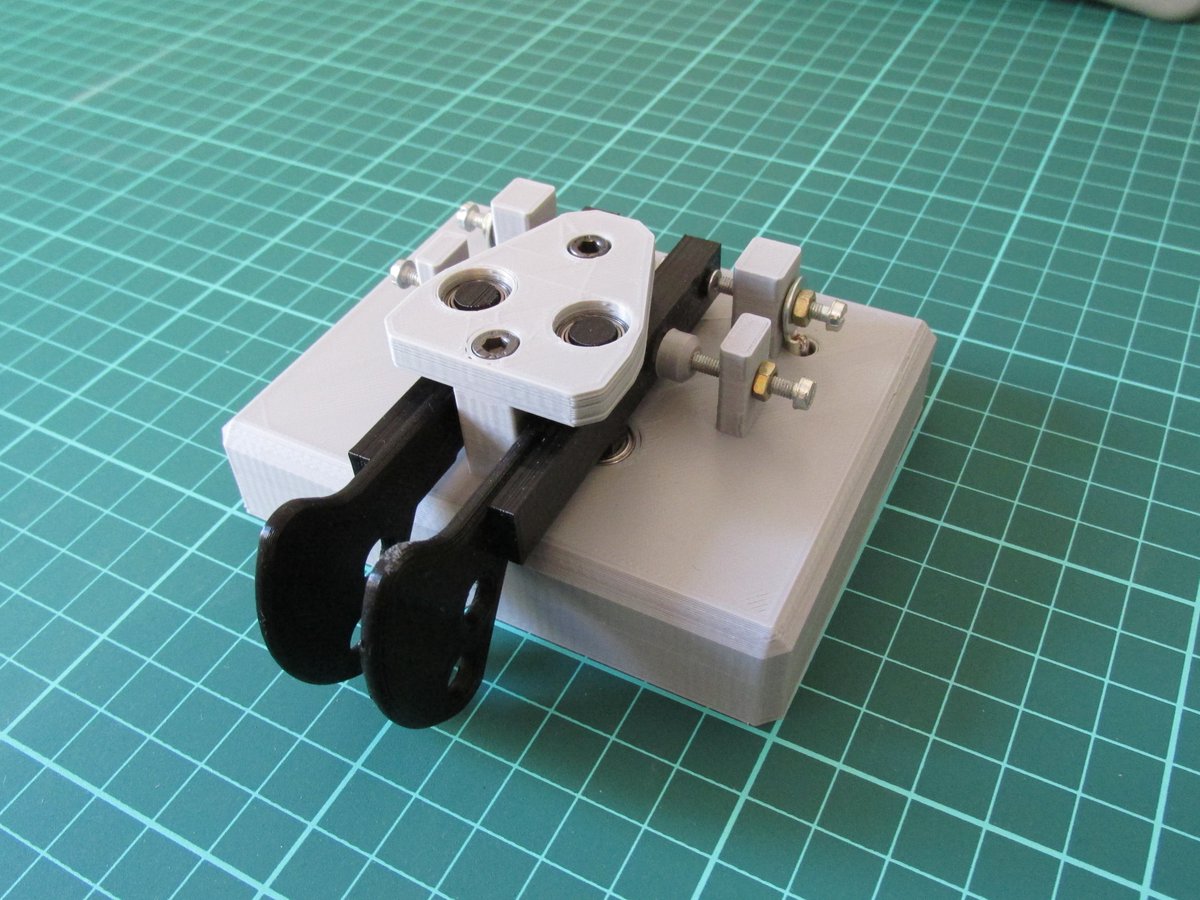 lu2hes's tweet photo. New 3D printed CW key. Designed by EA7HVO: https://t.co/gvKV71PLhb @lu1aet @lu8dq https://t.co/wcKj0NV4Po