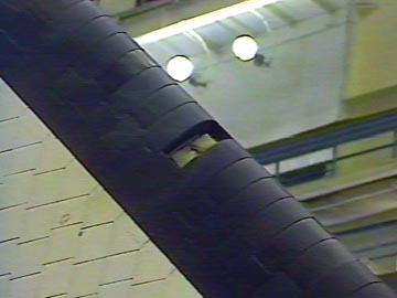 On découvrira que le vol ne fut pas de tout repos. Bourane perdit plusieurs dizaines de tuiles thermiques, et revint avec un assez gros trou dans l'aile...Mais tout cela fut jugé comme des défauts mineurs, qui seront corrigés sur les prochains vols.