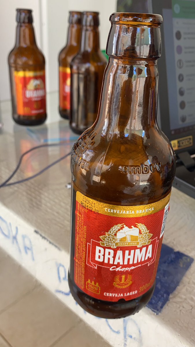 LenthiniNery's tweet photo. Dizem q 80% da cerveja e água, então vamos hidratar né https://t.co/FdWYZcllHh