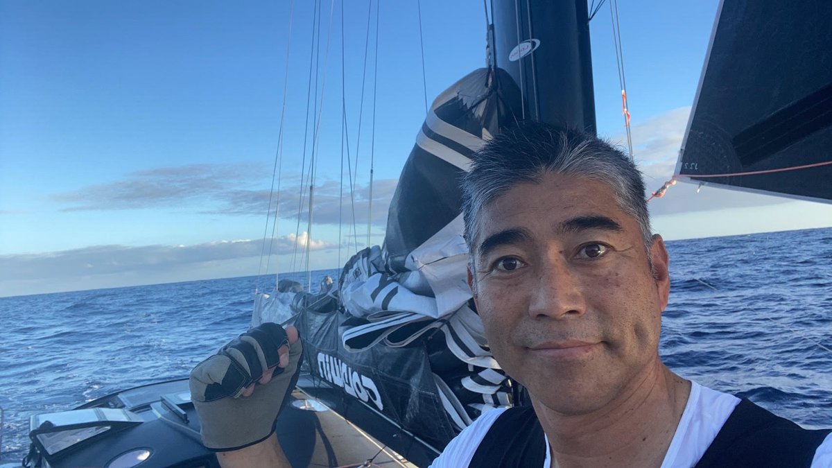 kojiro_jpn11's tweet photo. 【お知らせ】メインセール破損 状況判断

日本時間：11月15日（日）17:45頃

白石は、破れたメインセールをUTC:11/15(日)8:45頃にデッキへと降ろす事に成功し,修理方法を考えています。
早く修繕して、レースを続行する意向です。

#dmgmori #dmgmorisailingteam #kojiroshiraishi #白石康次郎 #VG2020 https://t.co/iDa5PSiOjj