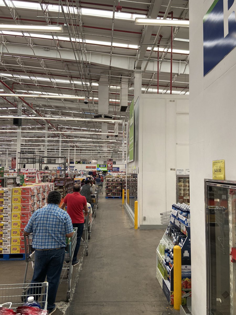 MAIN3R's tweet photo. @SamsClubMexico Excesivas colas para comprar en el club #4792, para sólo comprar un artículo, mala gestión y planeación de los horarios el # de cajeros es reducido en plena temporada, mal servicio al cliente de la gerente en turno que no dejo pagar una Pc en servicios https://t.co/cfICr4iYJJ