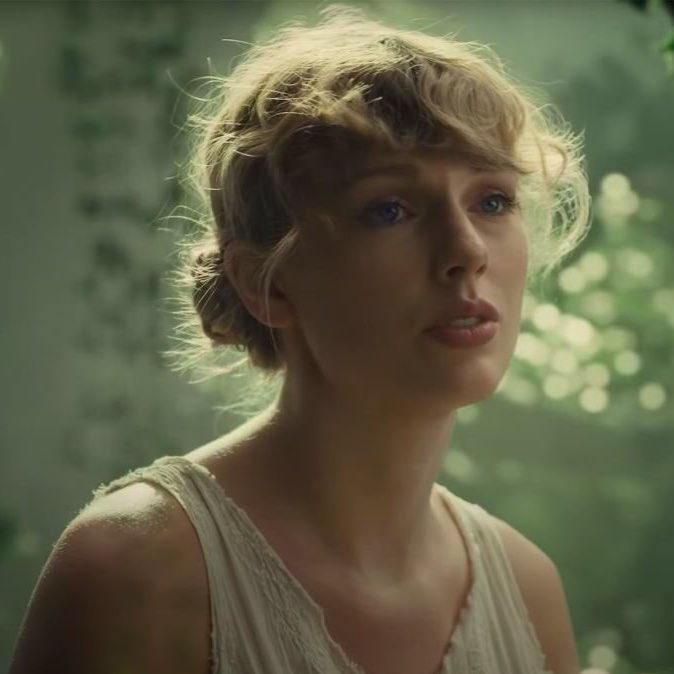 hushmirrorball's tweet photo. RT TO VOTE
for the most magical music video 
✨🌿🧺✨🌿🧺✨🌿🧺✨🌿🧺✨
I’m voting for cardigan for Favorite Music Video at the #AMAs https://t.co/u89kxenfGc