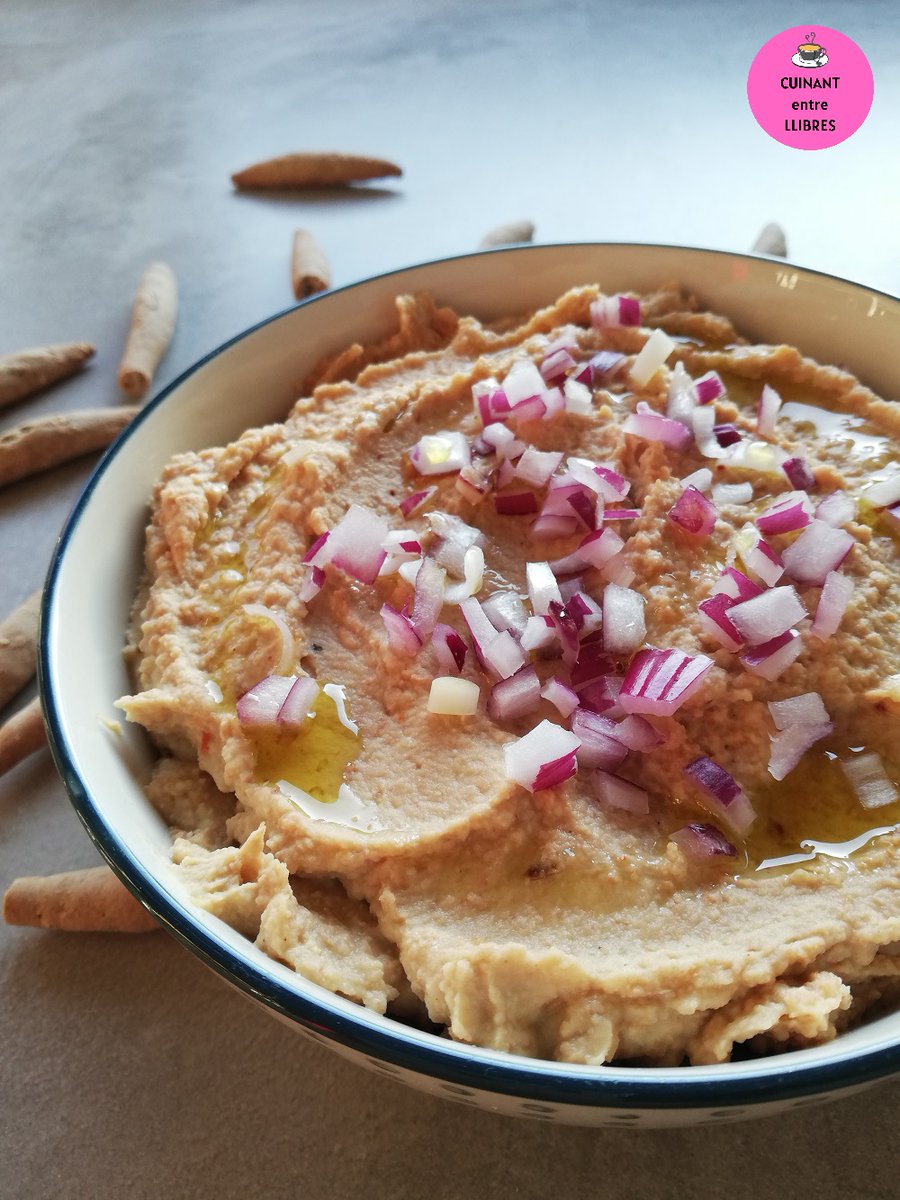 cuinantllibres's tweet photo. Nova recepta al blog! 

➡️Hummus de llenties, prepareu els crostons de pa perquè està bonísism!

🖥 https://t.co/bWtNxTvro5

#cuinantentrellibres #hummusdellenties https://t.co/JsE3MG6BUp