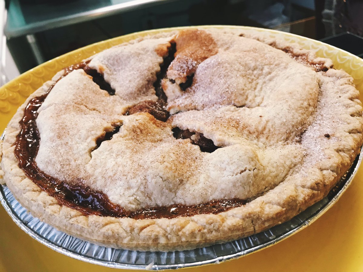 MalayWFMJ's tweet photo. You can order your holiday desserts starting Tuesday at Kims’s Confections in Canfield! We stopped by on WFMJ Weekend Today to help you put the final touches on your Thanksgiving menu! @wfmjtoday @21WFMJ https://t.co/D7zL2qY0mV