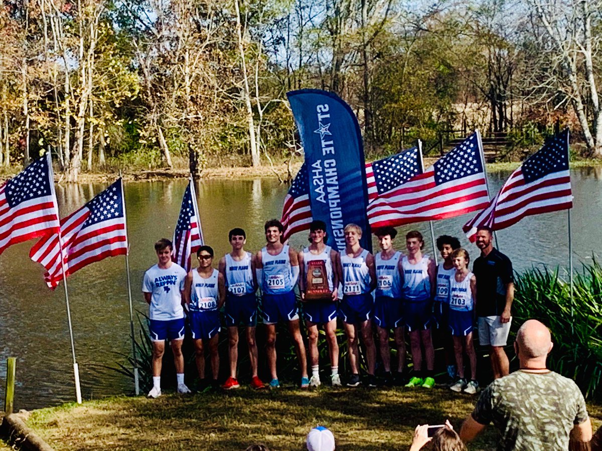 WhitePlainsHigh's tweet image. Great job WPHS cross country teams!! Both boys and girls represented us well. Girls are state runner up!! Jake Moore state champion!!!