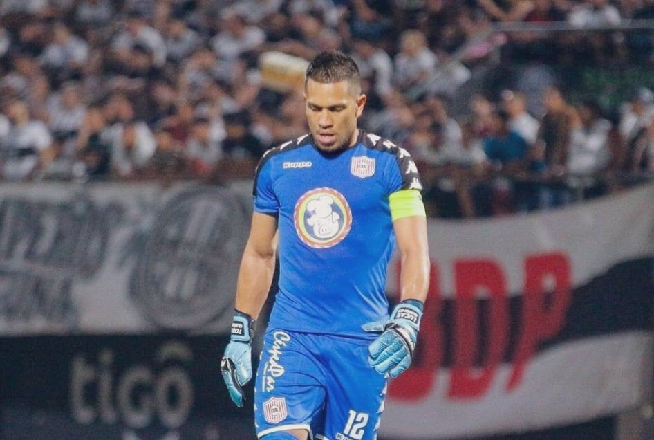 Marca_Zonal's tweet photo. Wilson Quiñónez (32|🇵🇾) de Sp. San Lorenzo, en 2020 por Fútbol Paraguayo:

🥅127 remates recibidos (el más alto)
⛔️89 atajados (el más alto)
❌38 goles concedidos (el más alto)
⭕️7/25 partidos sin recibir goles

De los porteros más sacrificados de la liga🧤🇵🇾 @SanLorenzo1930 https://t.co/b4Ap8Il2ob