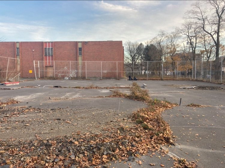 Workers recently destroyed the Bloomfield public children’s skatepark area by pouring rocks and tearing up the concrete. What does <a href="/LindellSmithHFX/">Lindell Smith</a> have to say about these intimidation tactics on public property? <a href="/imaginebloomfld/">Imagine Bloomfield</a>  <a href="/MikeSavageHFX/">Mike Savage</a>  @VirginiaHinch  <a href="/halifaxnoise/">halifaxnoise</a>