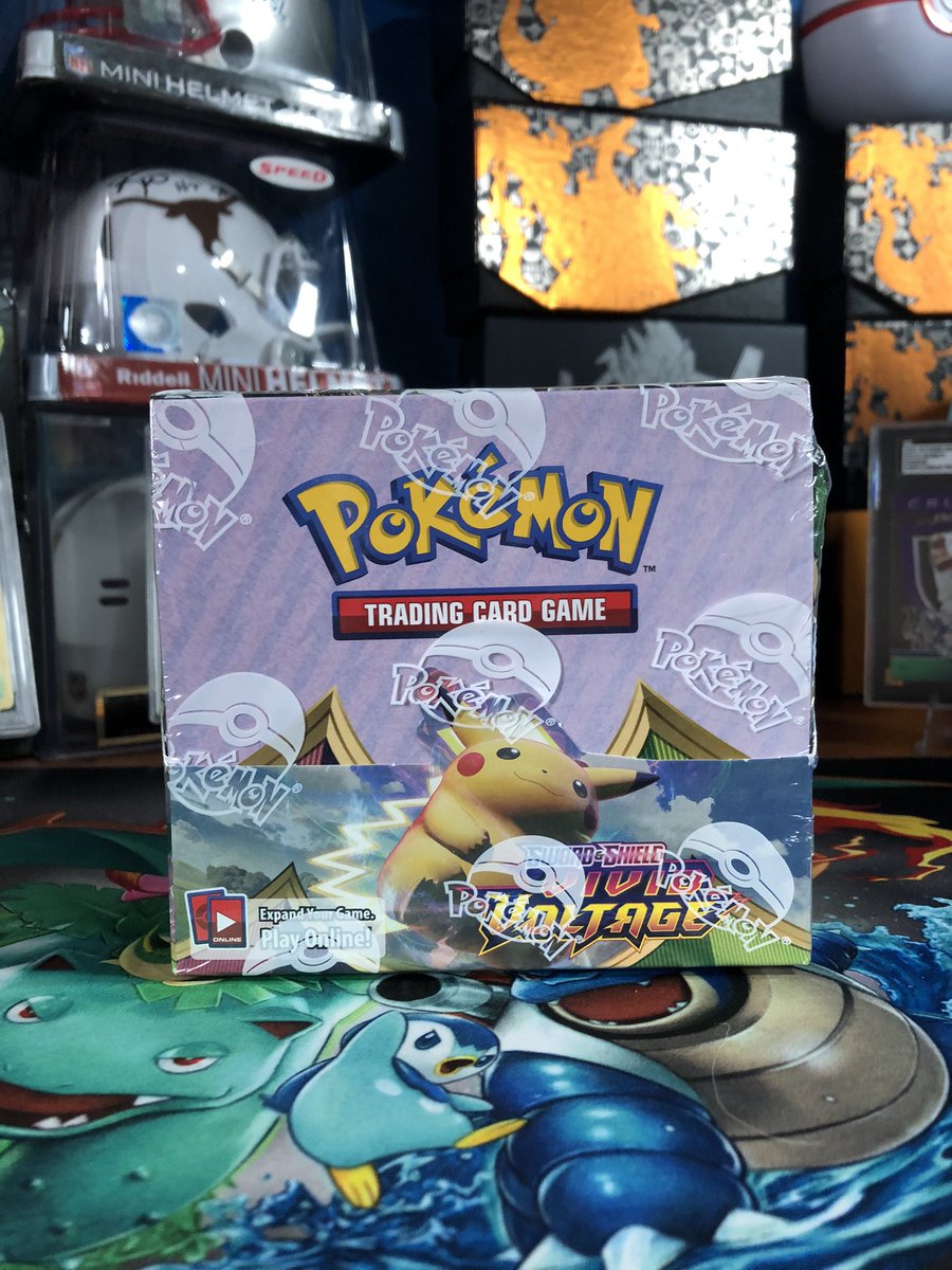 LostCards_'s tweet photo. We’re coming with the heaters tonight! If you’re interested in participating in the #boxbreaks click the link in our bio! #VividVoltage #NFLAbsolute #NFLLEAF #USABaseball #WWELegends #cardbreaks #tradingcards #pokemon https://t.co/68w82uoppg