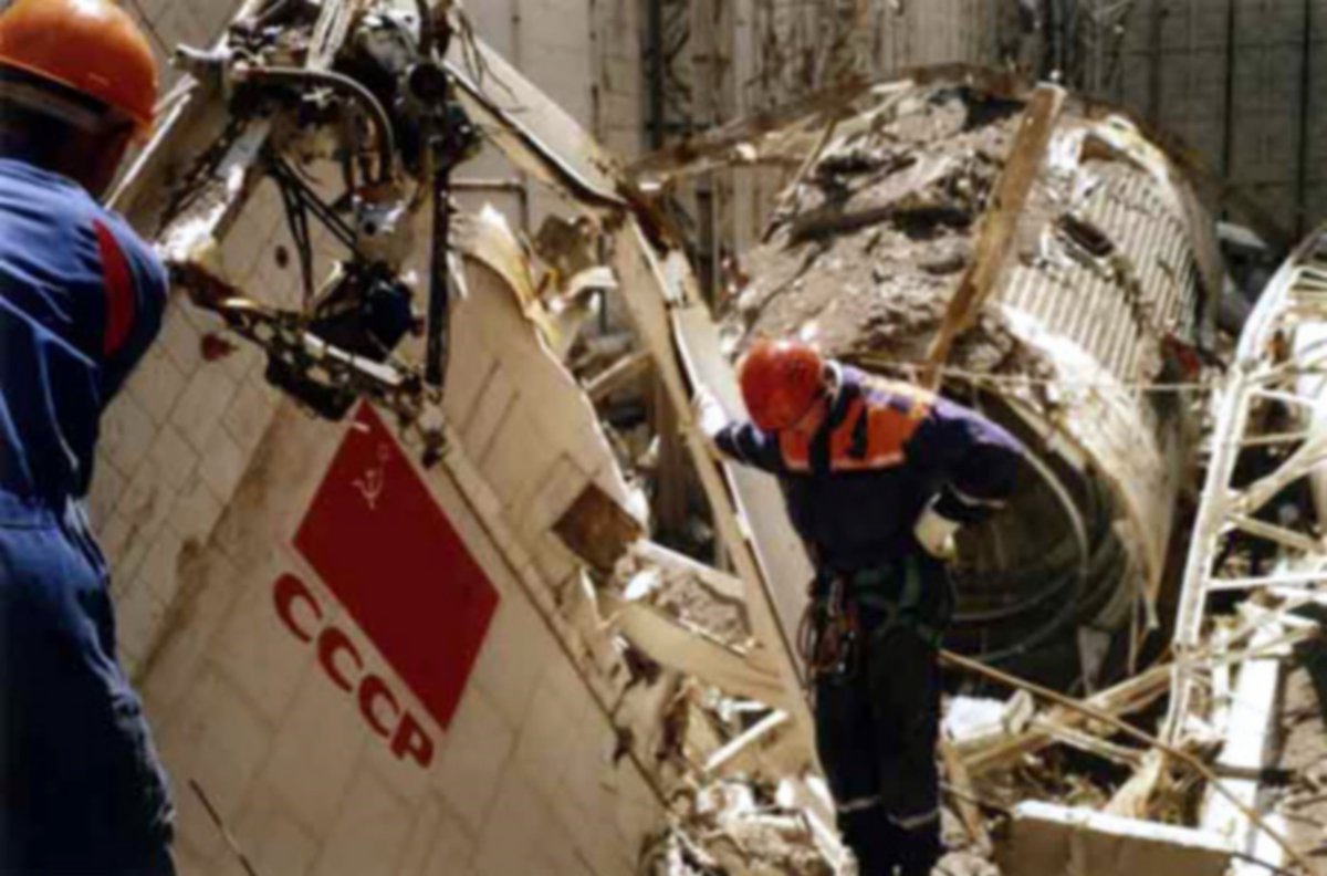 Cet événement mit fin à tout espoir de revoir un jour une navette soviétique voler.C'est ici que l'histoire de Bourane se termine, dans les décombre de son hangar. Elle n'aura effectué qu'un seul vol.Malgré cela, son vol reste toujours aujourd'hui inégalé dans le monde.