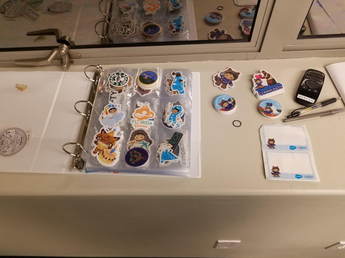 techforecastis's tweet photo. Two years ago now, hauling out the #DF18 swag for @CHO_SFUG Community Group's global gathering. Talk about a swag party!

Looking forward to a future when everyone can safely gather again. https://t.co/EEJuoceJr6