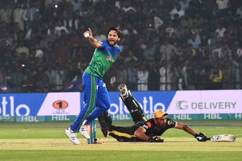 SYahyaHussaini's tweet photo. چار اوورز 18 رنز 2️⃣ وکٹ ، @SAfridiOfficial نے ثابت کردیا، OLD IS GOLD. https://t.co/0QrczurNGS