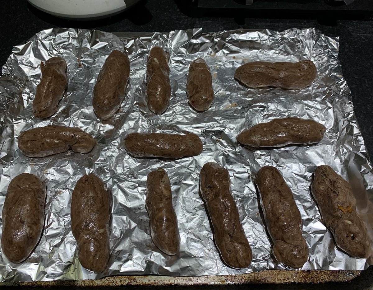 ❌ Dislaimer: NOT for the faint hearted 🤭💩

Stone Age poo made ready for my kiddos to dissect on Tuesday, I hope none of them throw up or even worse try to eat it as it’s made with cocoa powder 🥴😂
#year3 #stoneagehooks #stoneagediet
