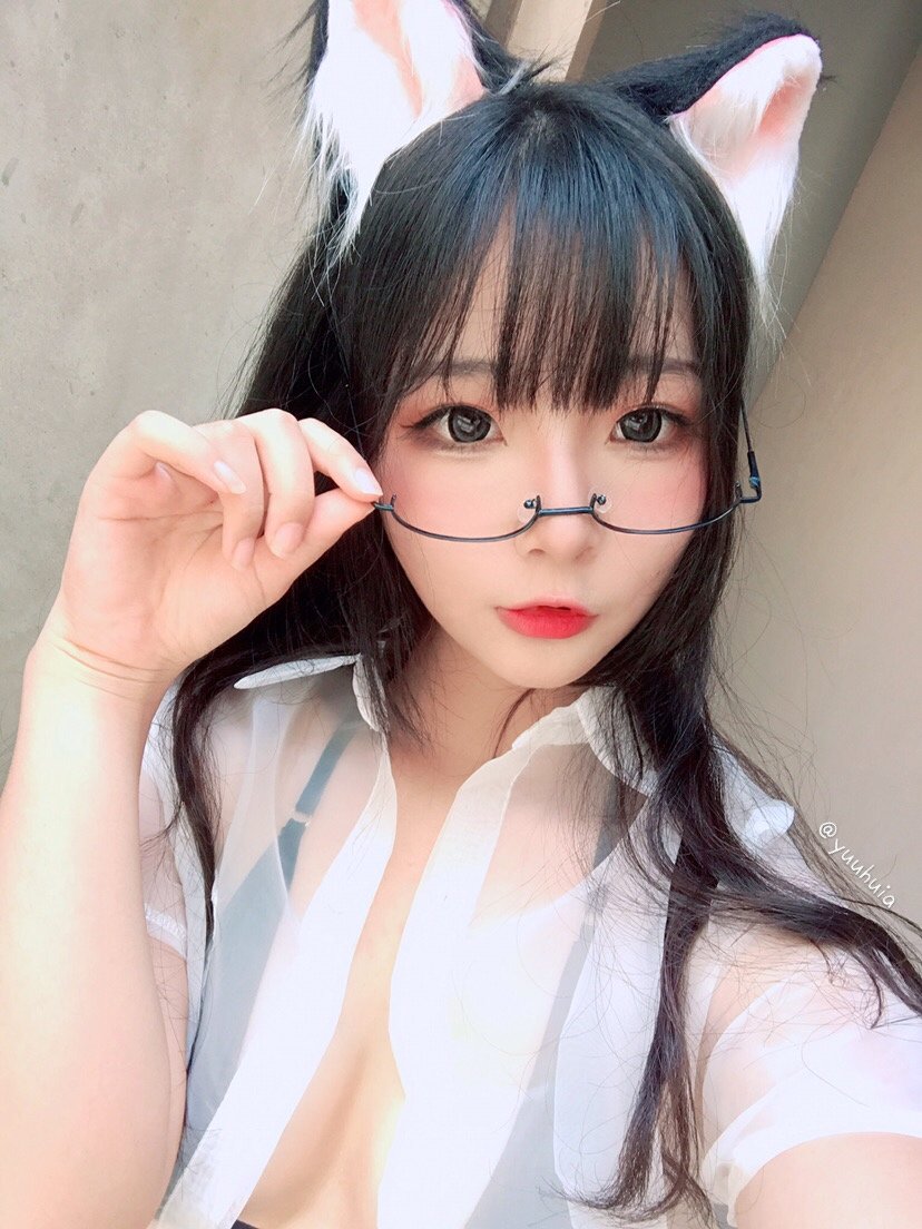 #おうちグラビア 
あなたの猫なりたい！猫の役目は主人が帰ってくるのをおとなしく待つことだ！（想做你的猫、猫咪的任务就是乖乖等主人回家！） https://t.co/fos6rBXrdT