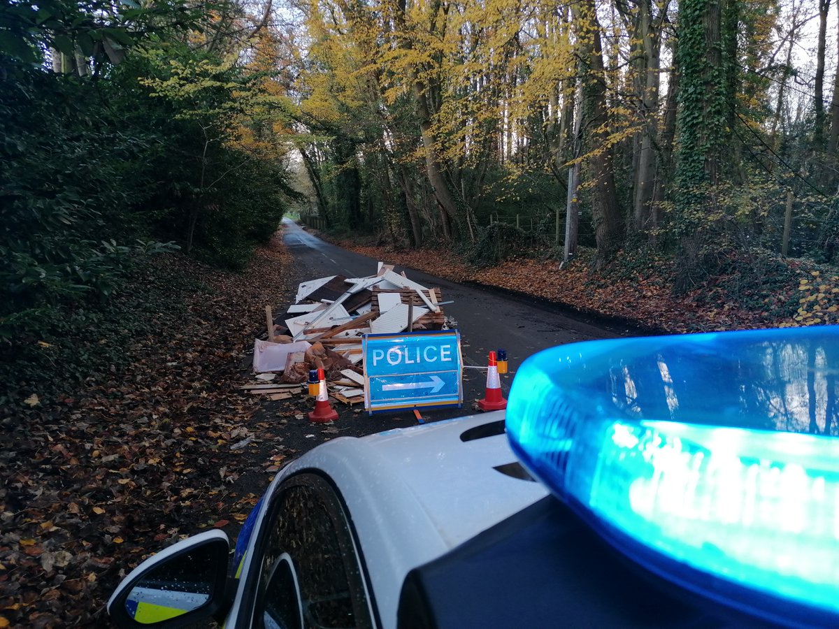 TVP_ChiltSBucks's tweet photo. Thanks to member of public reporting a #flytip on #LowerRoad #GerrardsCross. Highways have been informed, in the meantime, please take care if you plan to travel on this road. #C7958 https://t.co/LhIfyPtleA