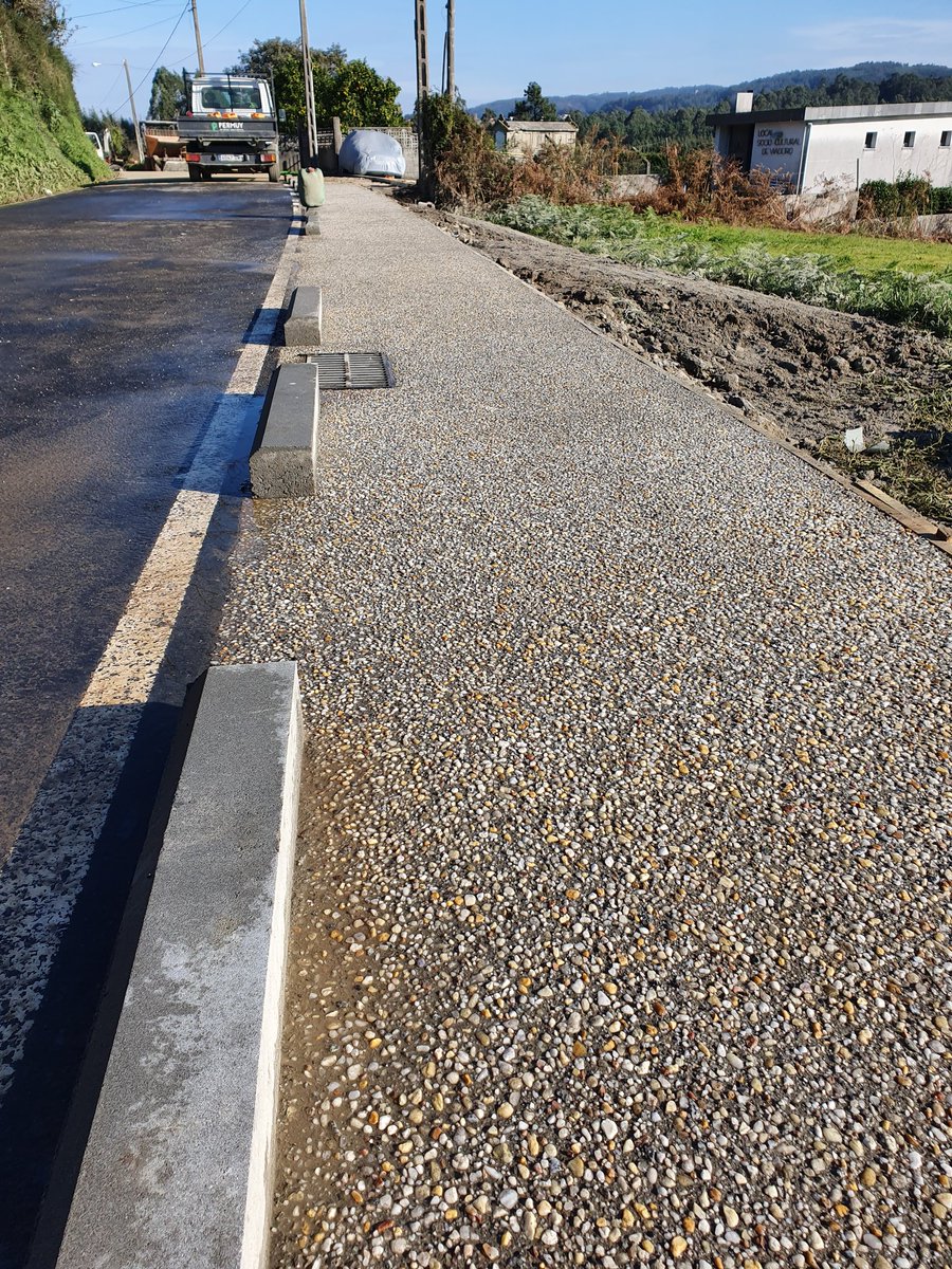 Mvfaraldo's tweet photo. En un par de semanas @ConcelloMino ejecutó corredor #peatonal en #Viadeiro (#Castro #Miño) para mejorar seguridad #vecinxs y #peregrinxs.
300 m.largo y 1,30 m.ancho de senda q comunicará local #social con núcleo #Viadeiro con subvención para mejora #caminodesantiago #Miñoéfuturo https://t.co/FuJnOvnlBv