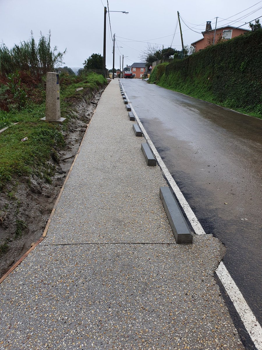 Mvfaraldo's tweet photo. En un par de semanas @ConcelloMino ejecutó corredor #peatonal en #Viadeiro (#Castro #Miño) para mejorar seguridad #vecinxs y #peregrinxs.
300 m.largo y 1,30 m.ancho de senda q comunicará local #social con núcleo #Viadeiro con subvención para mejora #caminodesantiago #Miñoéfuturo https://t.co/FuJnOvnlBv