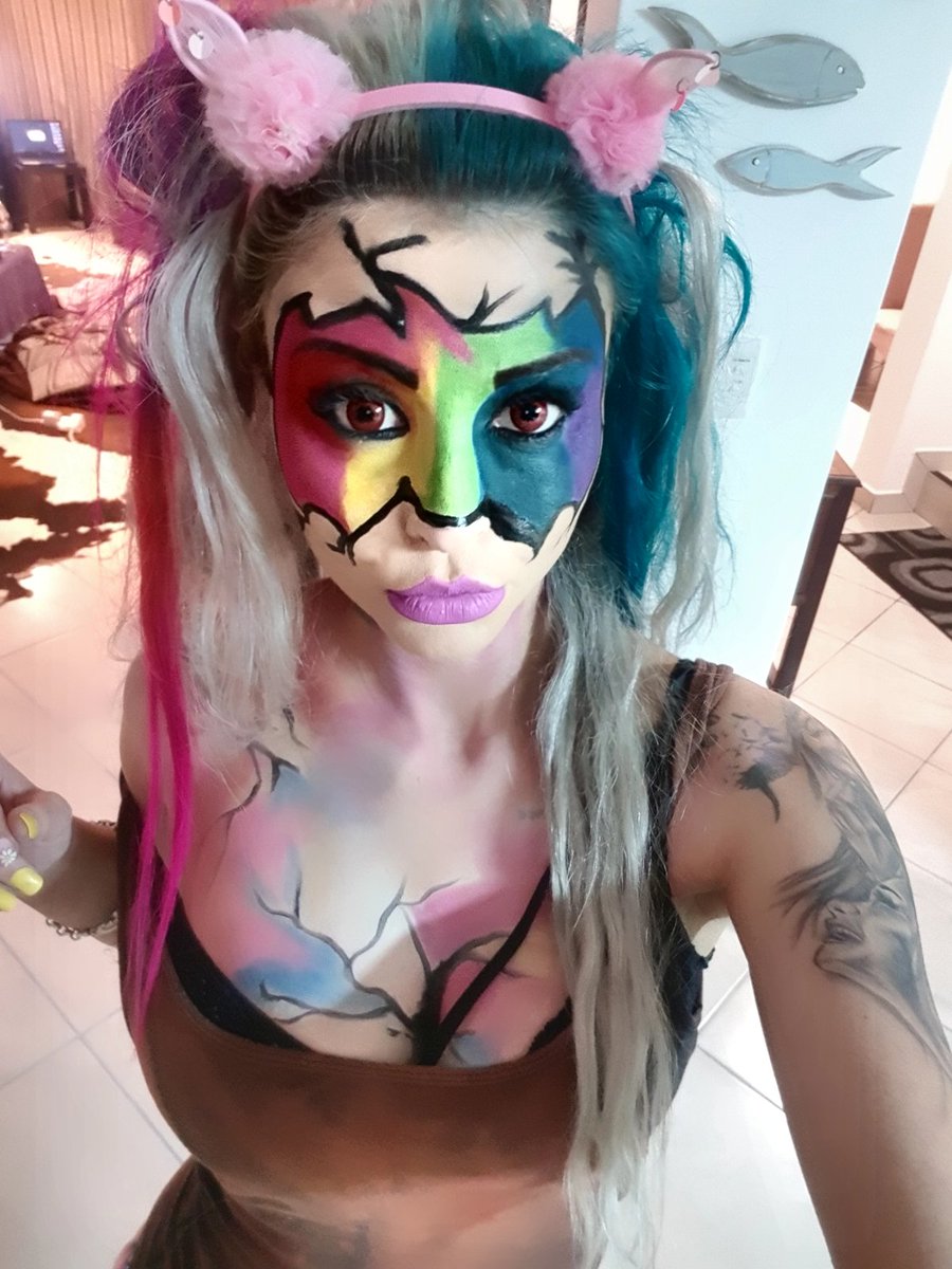 AwkwardCin's tweet photo. Makeup is a art....love this💙💚💛
#awkwardunicorn #AWKWARDUNICORNMOOD #makeupart #makeupaddict #makeuptutorial #makeuplooks #instagram #instalike #fyp  #makeupcolourpop #makeupideas #me
#jeffreestarcosmetics #jeffreestarapproved @instagram @jeffreestar @jeffreestarcosmetics https://t.co/UWNX5lqK6l
