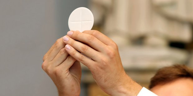 L'hostie eucharistique : #hostie  #Eucharistie  #messe  #liturgie