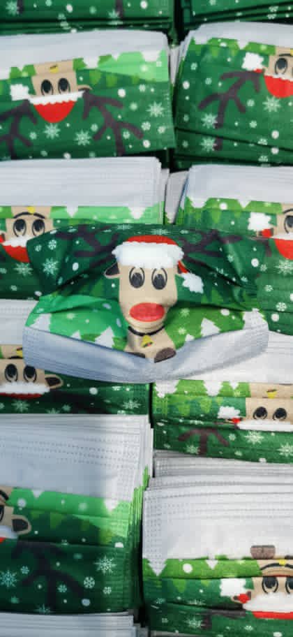bencolbourne's tweet photo. Christmas themed Type IIR surgical face masks from @GnarlyConsult https://t.co/oCOAMH6jnR