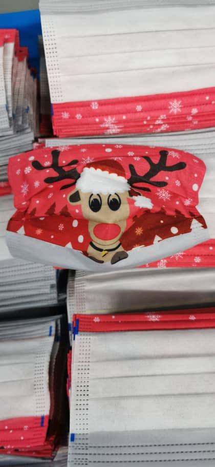 bencolbourne's tweet photo. Christmas themed Type IIR surgical face masks from @GnarlyConsult https://t.co/oCOAMH6jnR