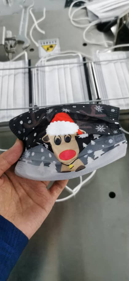 bencolbourne's tweet photo. Christmas themed Type IIR surgical face masks from @GnarlyConsult https://t.co/oCOAMH6jnR