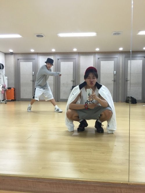 that after rehearsals mirror selcas of hoseok