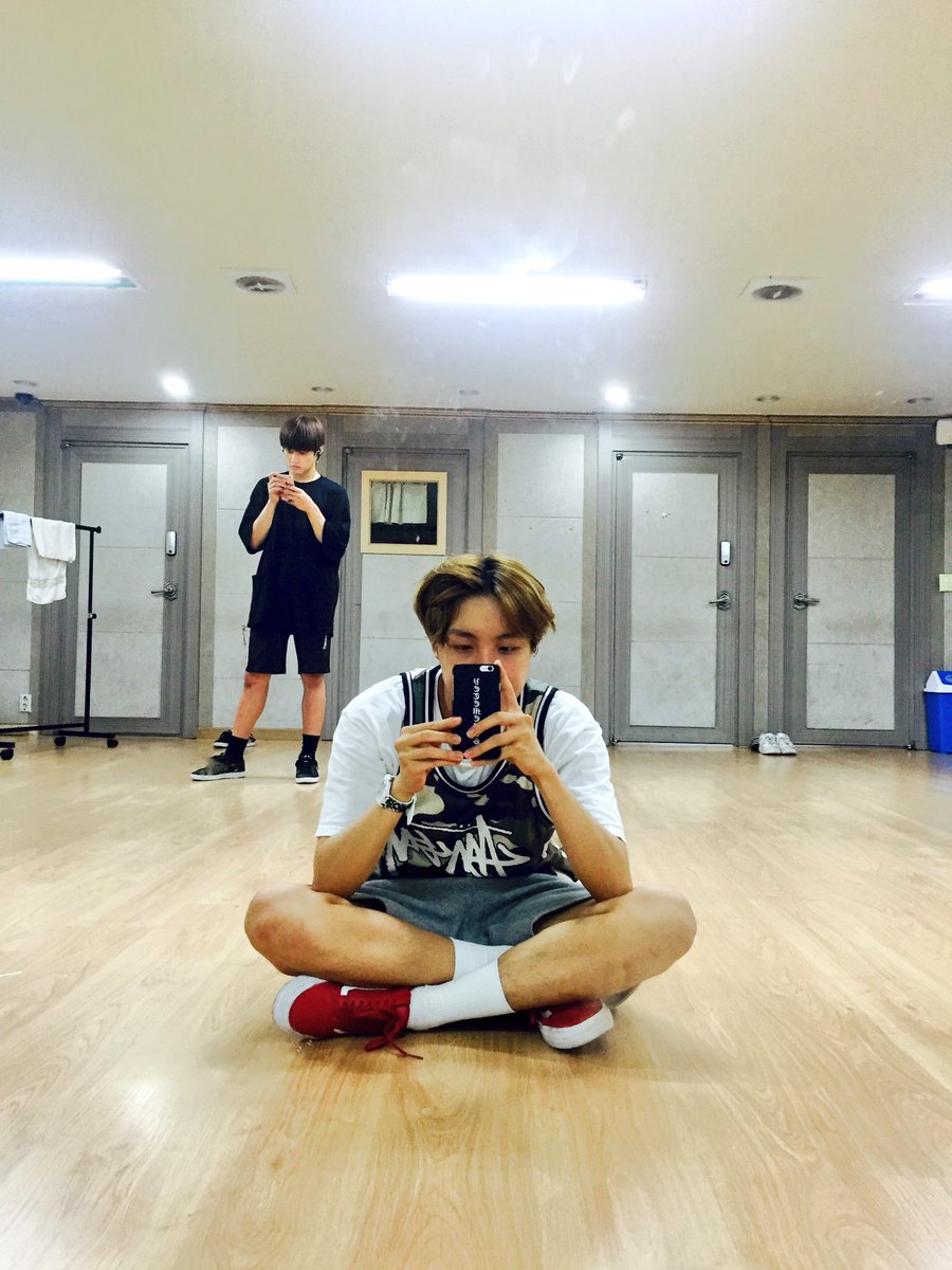 that after rehearsals mirror selcas of hoseok
