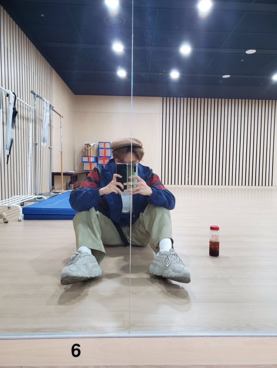 that after rehearsals mirror selcas of hoseok