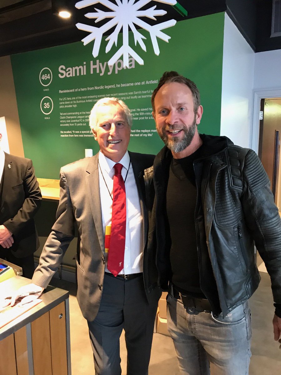 Ray Clemence. Fremragende keeper. Gentleman og legende. Her med en smule uretfærdig reflektion i den erfarne pande. Jeg har som kontravægt Hyypias top på hovedet, så det danner en lidt skæv man-bun. Bedste dansker han havde spillet imod? Allan S, naturligvis...