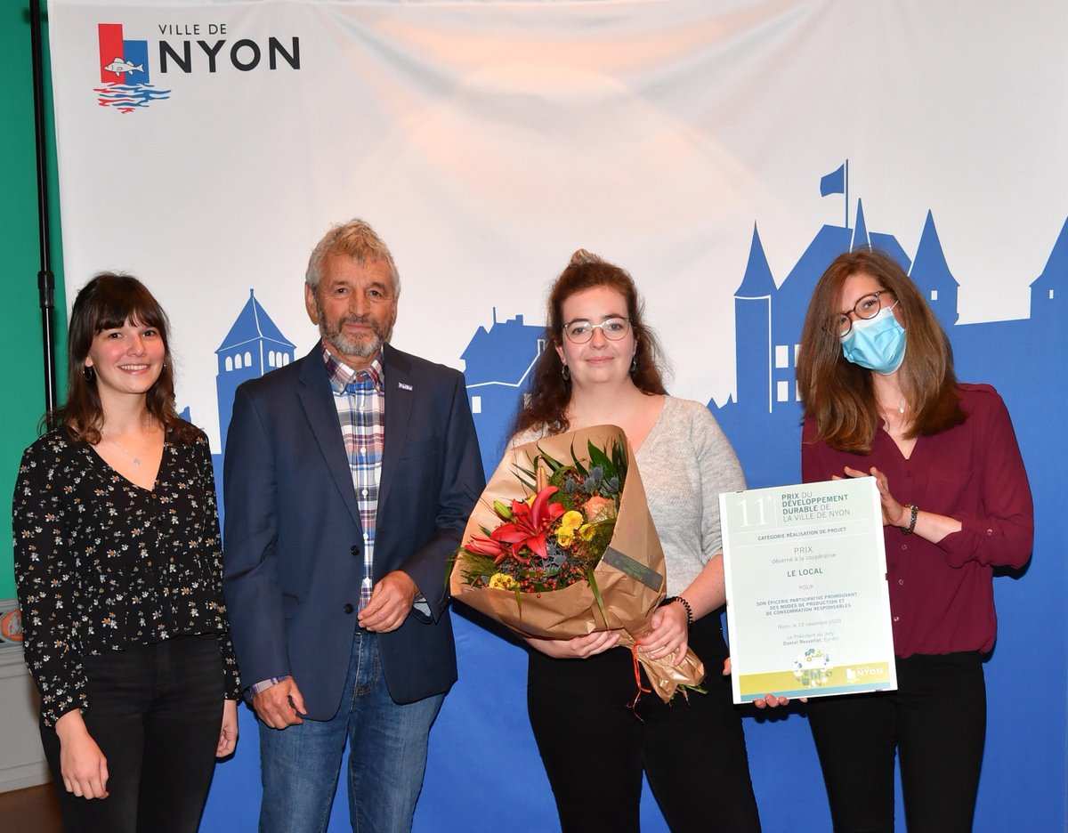 DanielRossellat's tweet photo. La 11e édition du Prix du développement durable de la Ville de #Nyon récompense non pas un, mais deux lauréats ! La coopérative Le Local et le Festival du Film Vert de Nyon se voient tous deux remettre un prix de CHF 5'000.- chacun. Chaleureuses félicitations https://t.co/i5YFSo0HyC