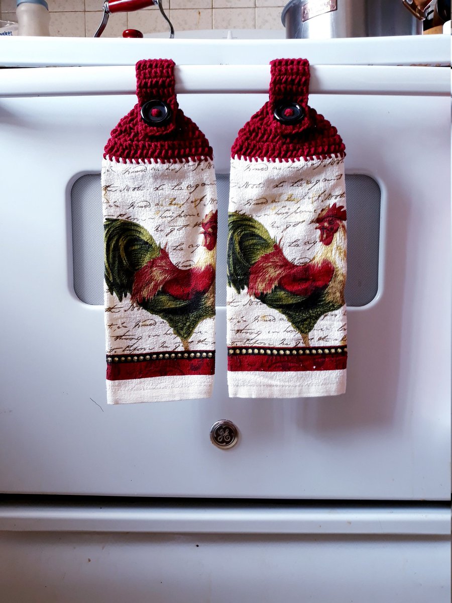 AmysPieces's tweet photo. Know someone that loves roosters? Come check these out in my #etsy shop: Rooster set of 2 Hanging Towels / Homemade / Kitchen Towels / Crocheted Top / Hanging Dish Towels / Kitchen Decor / Kitchen Linens  #hangingtowels #kitchentowels #hangingdishtowels   https://t.co/H1hS7ROODs https://t.co/YDmFaAAkJW
