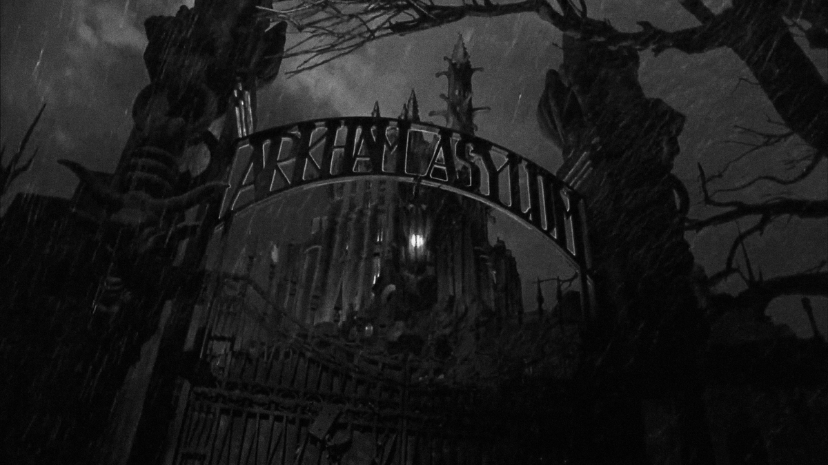 imgbyj's tweet photo. b&amp;w schumacher gotham https://t.co/R0G1PeOqTP