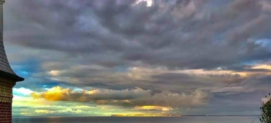 BachimontR's tweet photo. #cielfi Ciels d'automne à Villers-sur-mer (14), empruntés à @michel60650 https://t.co/783HpxwQja