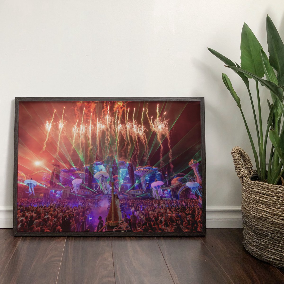 Guettapen's tweet photo. 🚨 CONCOURS 🚨

A l’occasion des 100000 likes sur notre page Facebook, nous avons décidé de vous faire gagner un petit cadeau sympa : un grand format de la fameuse photo de @tomorrowland 2018 prise par le talentueux @sebdevinc 😻

Pour jouer : RT ce tweet et follow @Guettapen 💪 https://t.co/20cyi53hIW