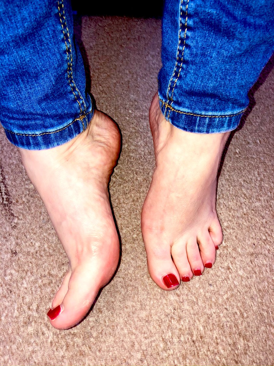 Chloe_Cute_Feet's tweet photo. Almost time to change my nails - what colour next? https://t.co/AD8Jfxwnf6