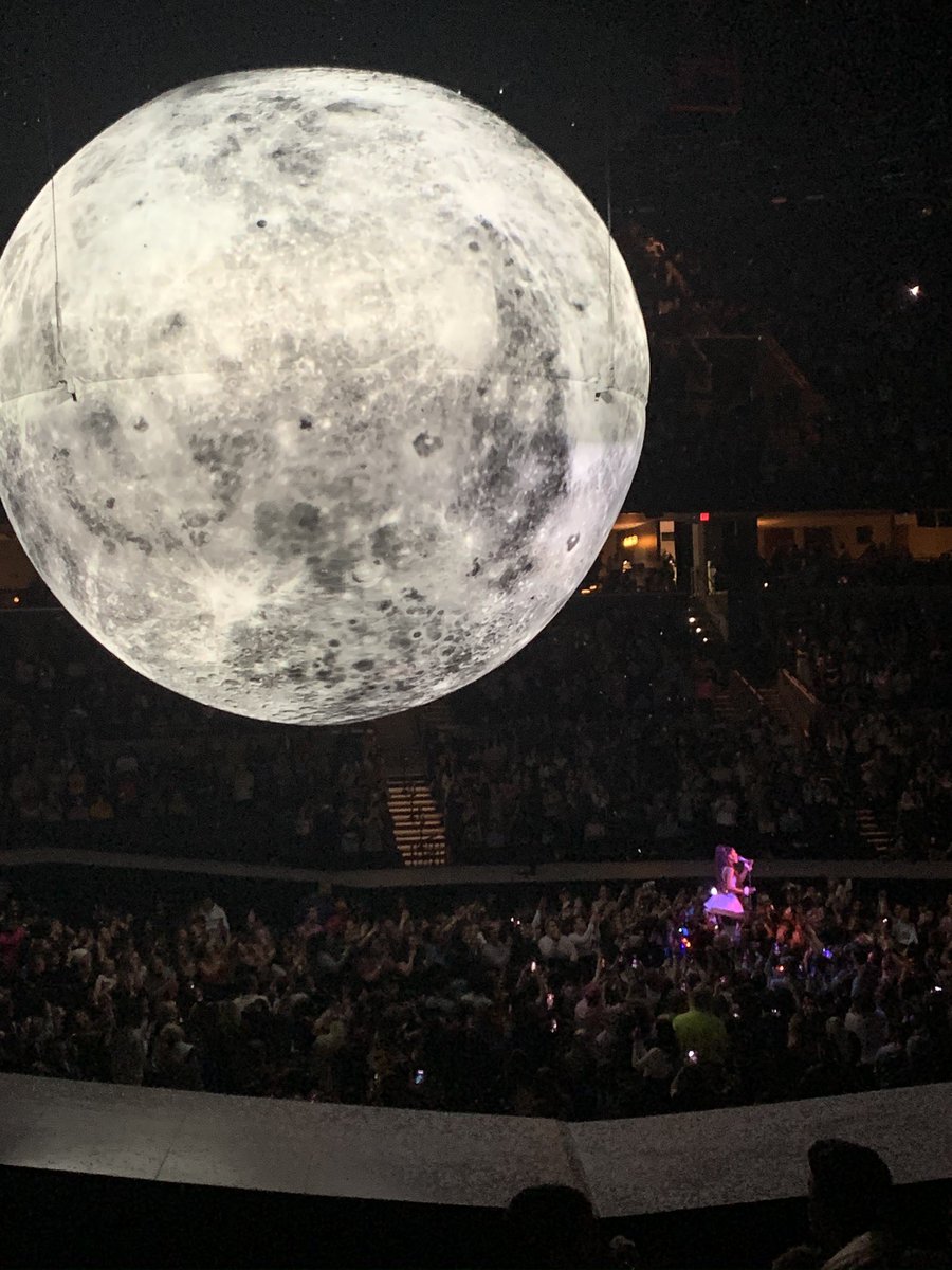 happiermagic's tweet photo. one year since #swtcharlottesville🥺 my favorite night ever and helped me through one of the toughest years in my life. I also met so many moots from the show that i’m so happy I met through twitter🤍🤍 https://t.co/GDhwfF5clz