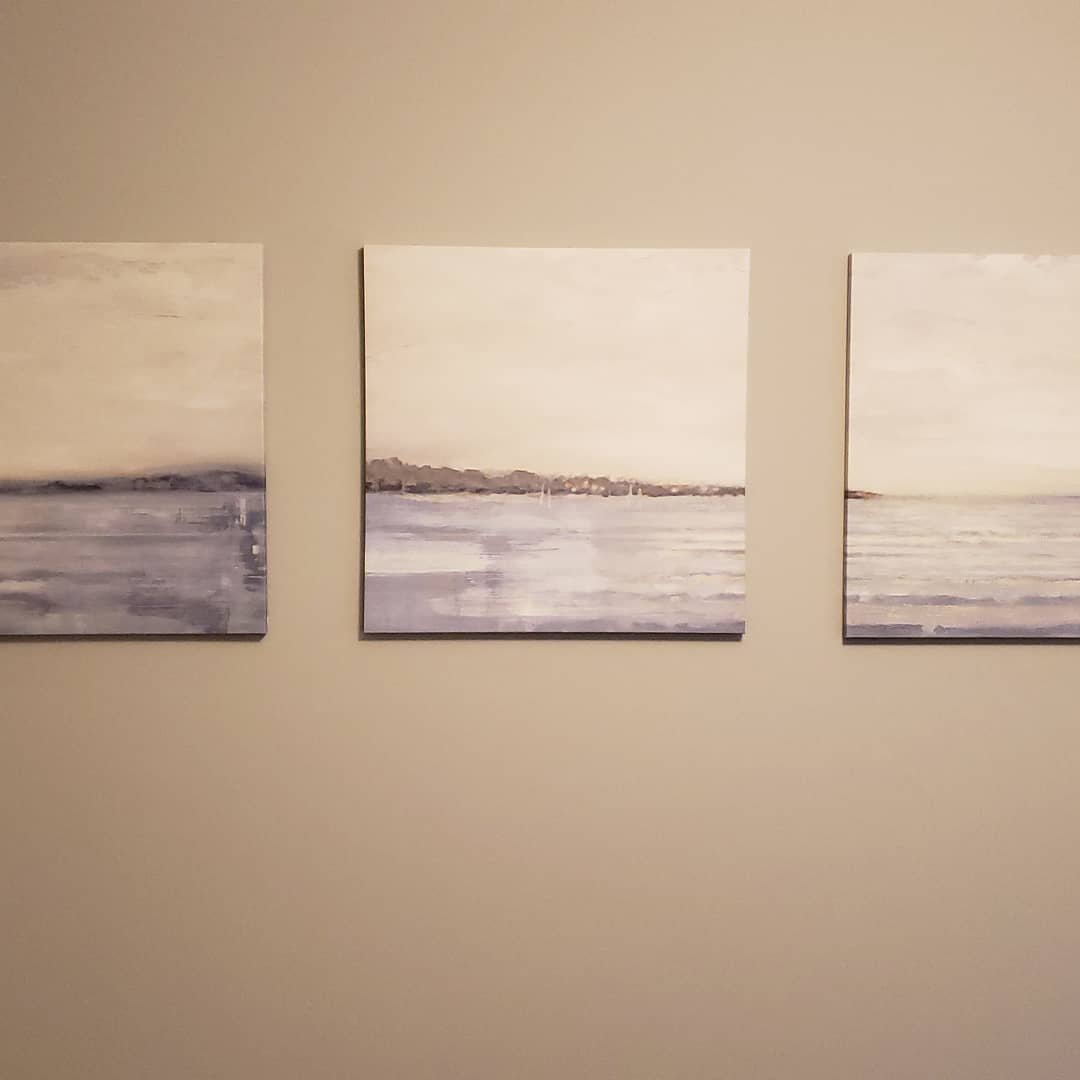 ChicDesign6's tweet image. Beautiful Gray, Blue  and Yellow Colors in this modern southern bedroom. #bed #yellow #graydesign #modernart #relax #CALM #greenville #SouthernCharm #SouthCarolina #RealEstate #houses