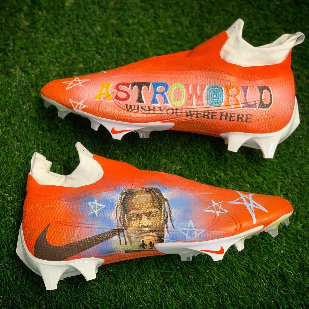 thecheckdown's tweet photo. Jarvis Landry is rocking Astroworld cleats today against Houston 🔥 @God_Son80 @Browns
(via @MACHE275) https://t.co/qJ2pG5ZgL7